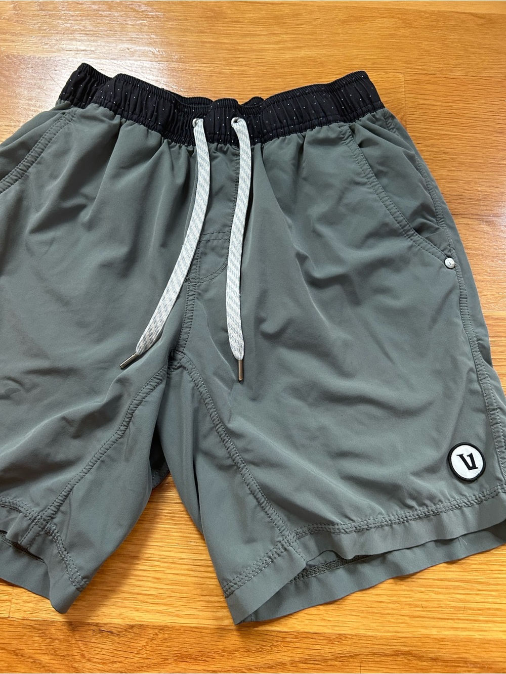 Men’s Vuori 7” Kore lined shorts size small